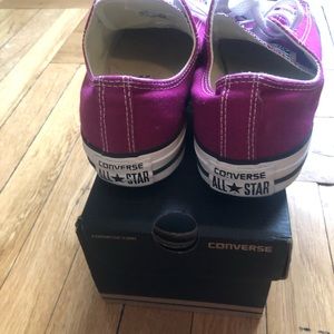 Converse Shoes - Unisex Converse Chuck Taylor Low Top Sneakers Converse Shoes - Unisex Converse Chuck Taylor Low Top Sneakers